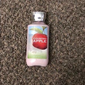 Country Apple body lotion